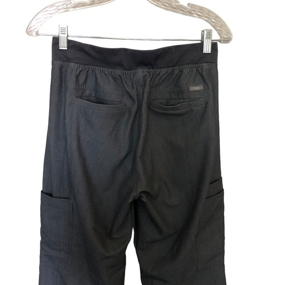 Figs Axim Cargo Scrub Pants - Picture 5 of 7